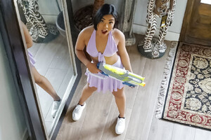 Exxxtra Small - Catch Me If You Can