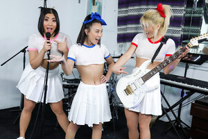 BFFS - Talented Korean Cuties