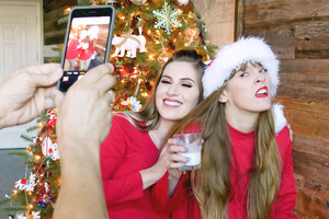 Family Strokes - A Taste Of The Holidays