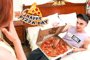 Club SweetHearts - Pepperoni pizza day